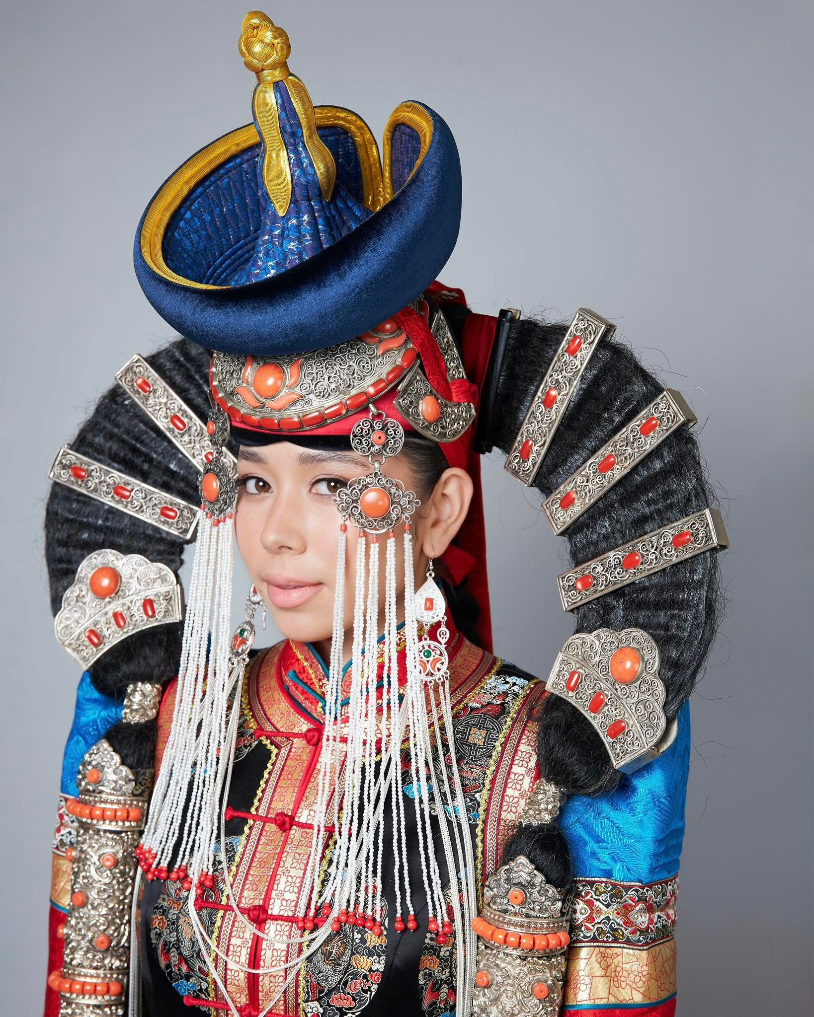 Дуучин И.Мишээлд “Уяхан замбатив” уртын дууг сэргээн дуулах эрх олголоо